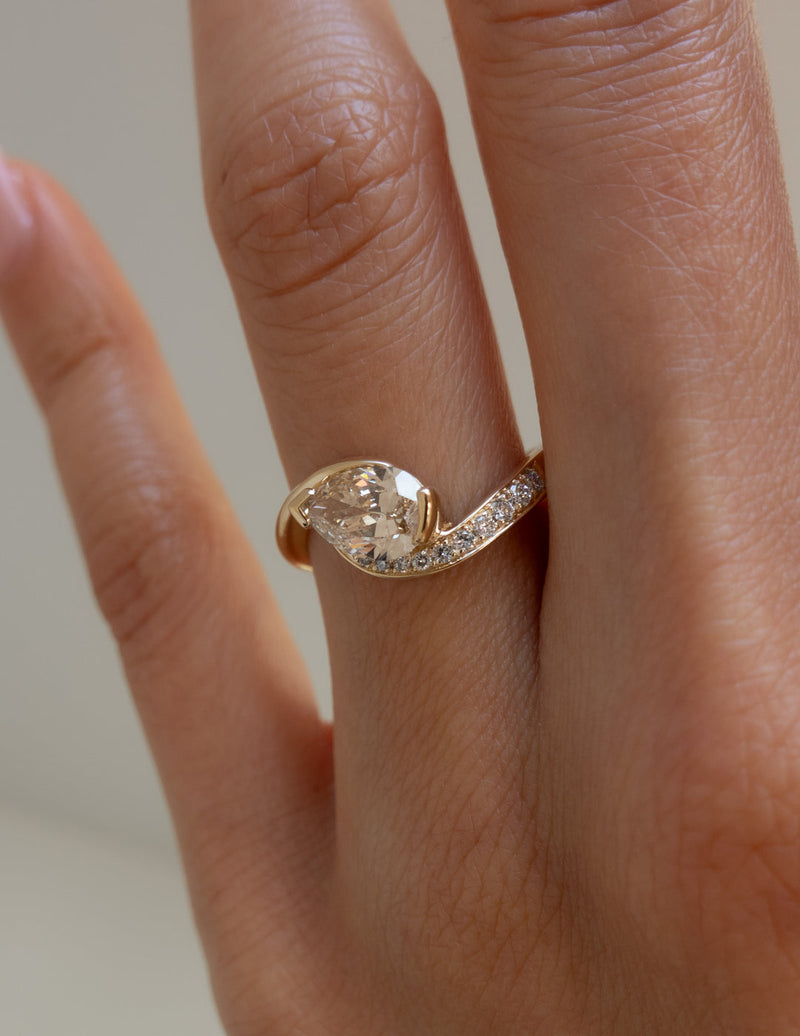 1.50CT-2.50CT Yellow Pear Cut Moissanite Diamond Antique Engagement Ring