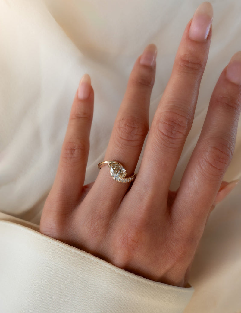 1.50CT-2.50CT Yellow Pear Cut Moissanite Diamond Antique Engagement Ring