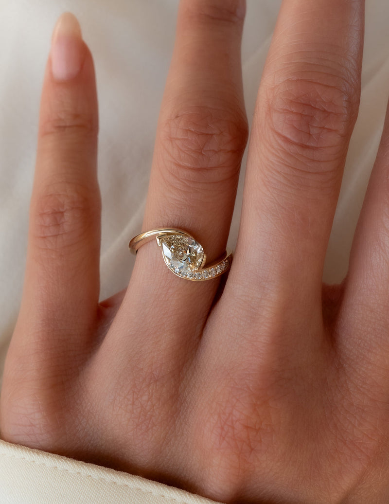 1.50CT-2.50CT Yellow Pear Cut Moissanite Diamond Antique Engagement Ring