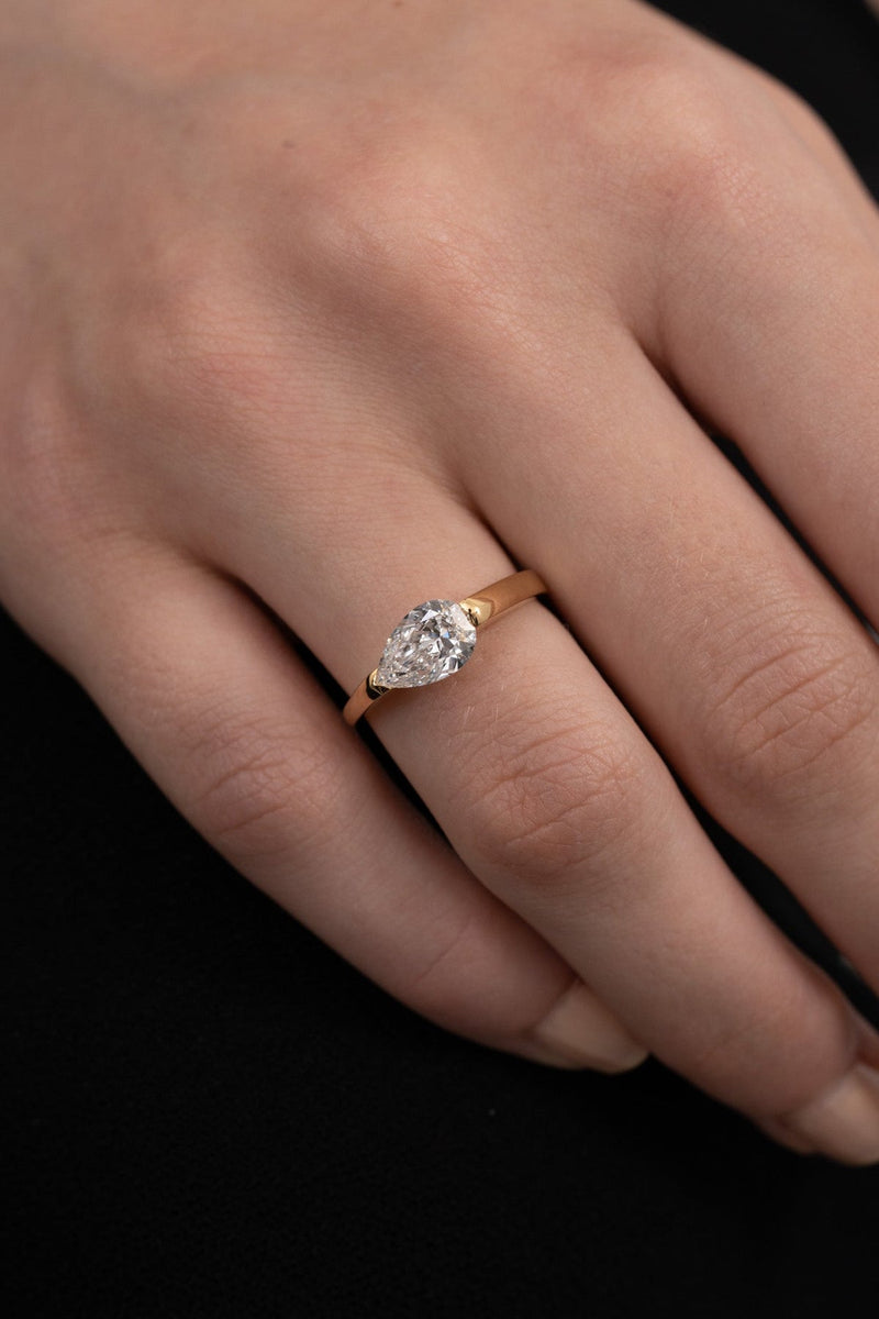 1.0CT-2.0CT East West Pear Cut Moissanite Diamond Engagement Ring