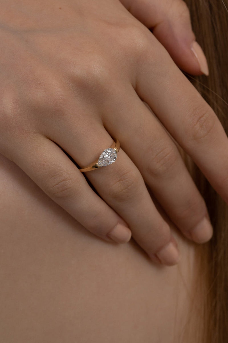 1.0CT-2.0CT East West Pear Cut Moissanite Diamond Engagement Ring