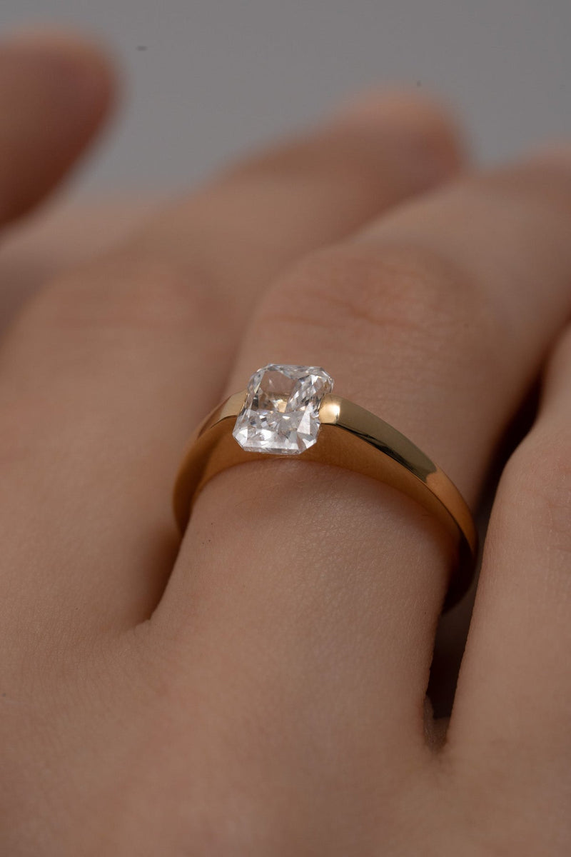 1.0CT-2.0CT Radiant Cut Moissanite Diamond Thick Engagement Ring