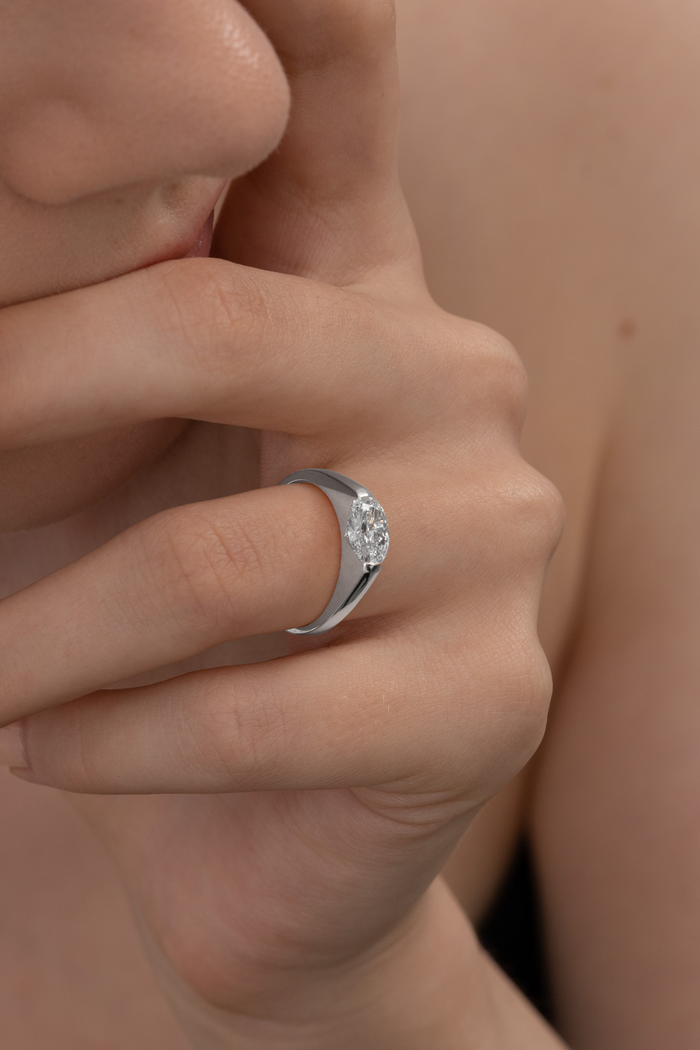 1.0CT-2.0CT East West Oval Cut Moissanite Diamond Thick Engagement Ring