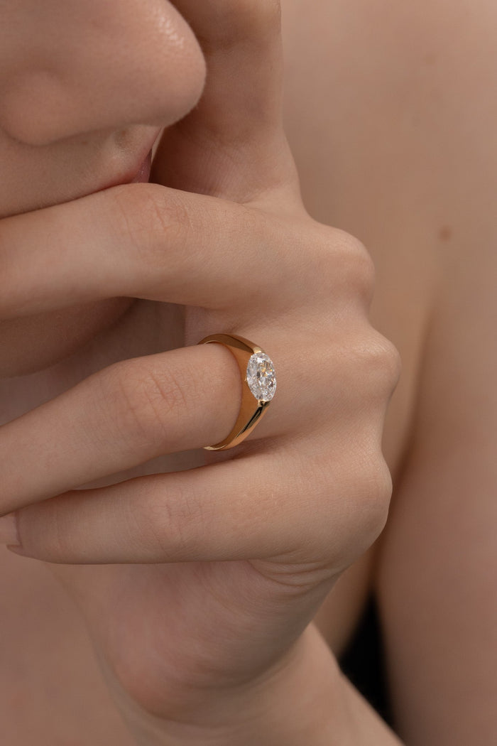 1.0CT-2.0CT East West Oval Cut Moissanite Diamond Thick Engagement Ring