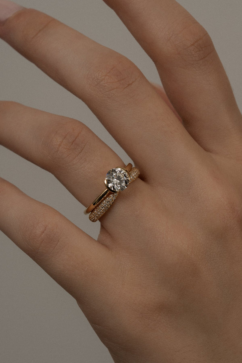 1.0CT-3.0CT Half Bezel Round Cut Moissanite Diamond Clamp Engagement Ring