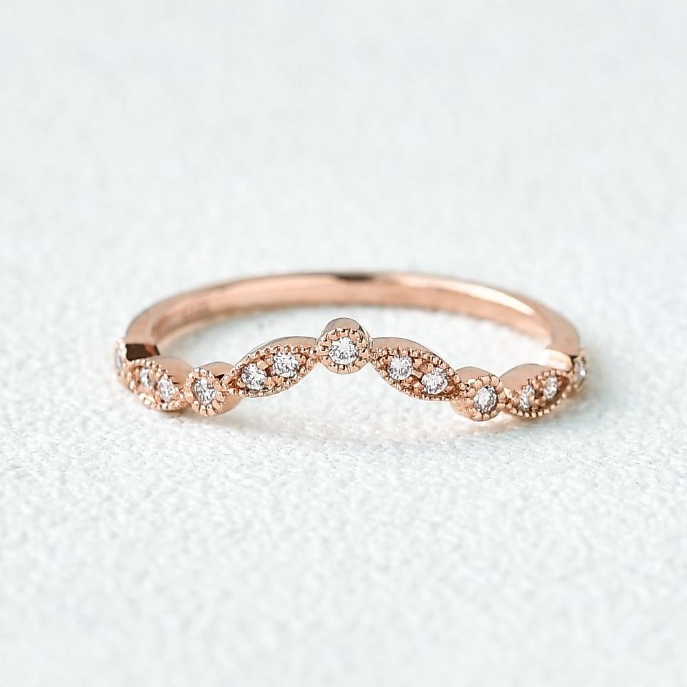 0.20CTW Round Brilliant Cut Curved Vintage Style Moissanite Wedding Band