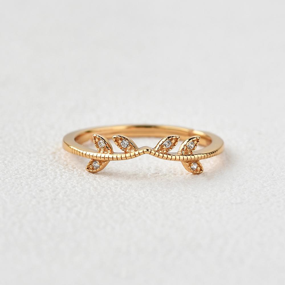 Round Brilliant Cut Curved Vintage Style Bridal Wedding Band