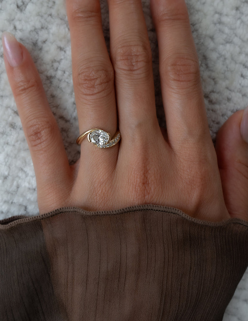 1.0CT-2.0CT Oval Cut Moissanite Unique Pave Diamond Engagement Ring