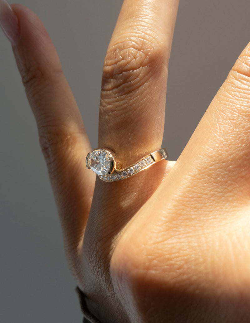 1.0CT-2.0CT Oval Cut Moissanite Unique Pave Diamond Engagement Ring