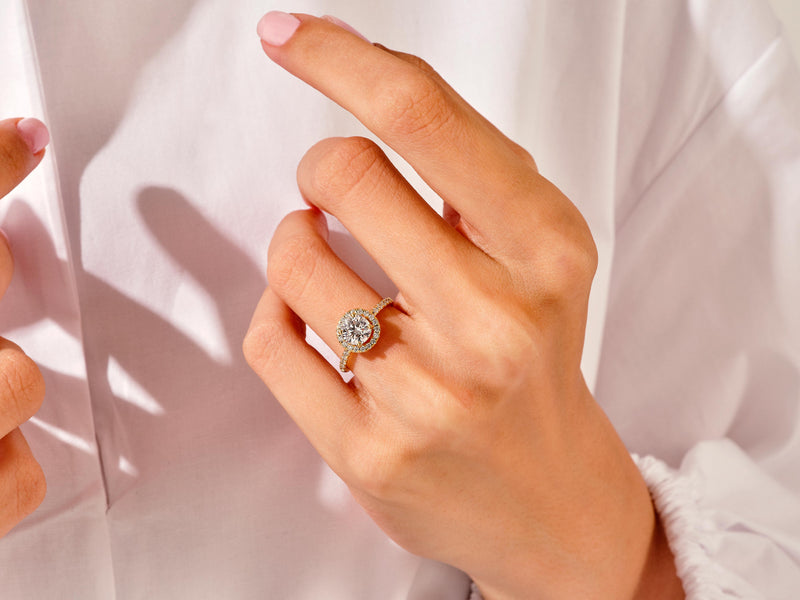Round Cut Moissanite Round Halo Engagement Ring (1.00 CT)