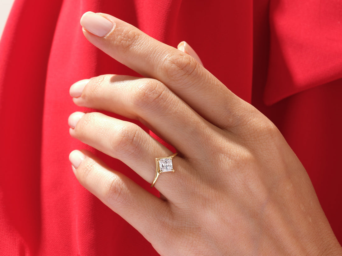 Curved Princess Moissanite Engagement Ring (1.00 CT)