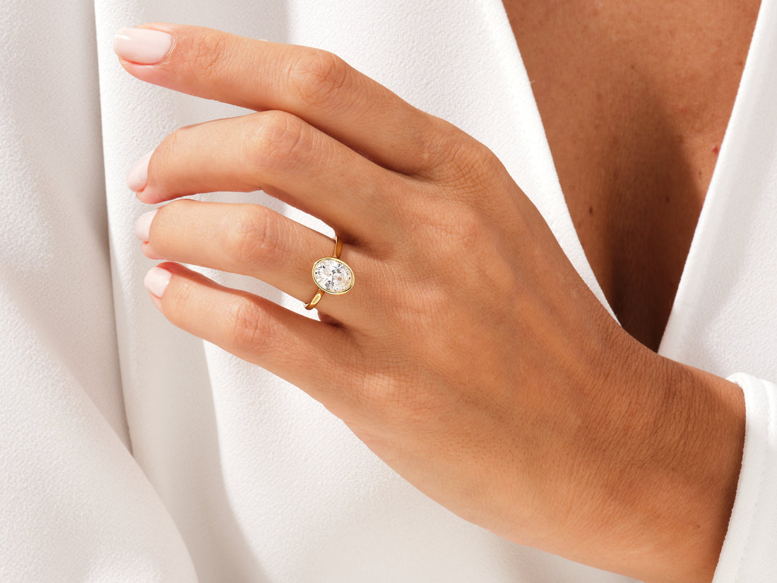 Bezel Oval Moissanite Engagement Ring (2.00 CT)