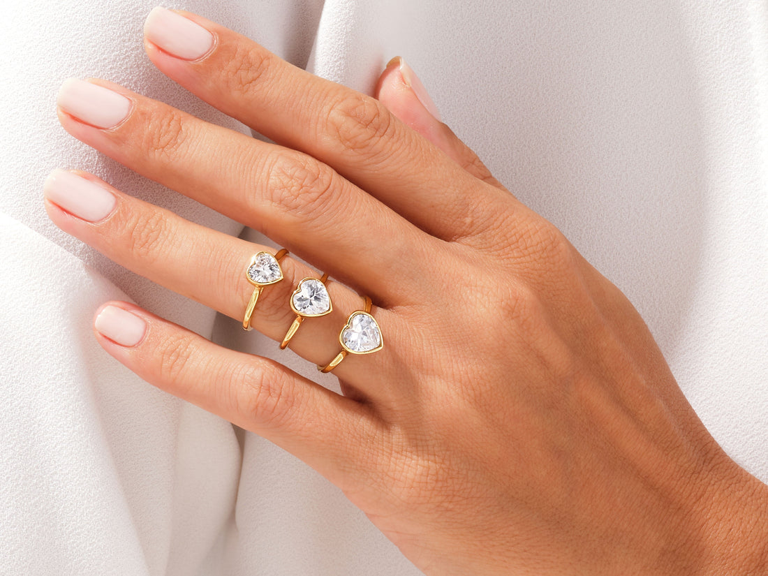 Bezel Heart Moissanite Engagement Ring (1.00 CT)