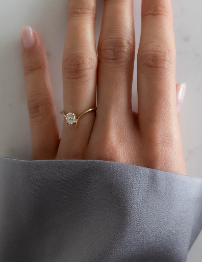1.0CT-2.0CT Oval Cut Moissanite Unique Diamond Engagement Ring