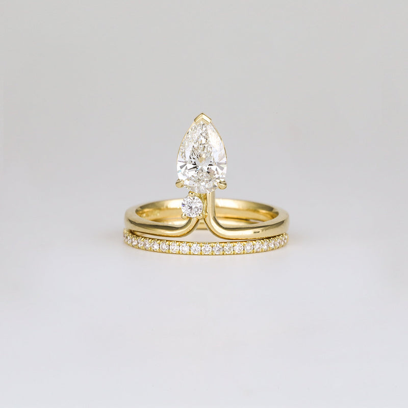 1.0CT-2.0CT Pear Cut Moissanite Diamond Unique Engagement Ring