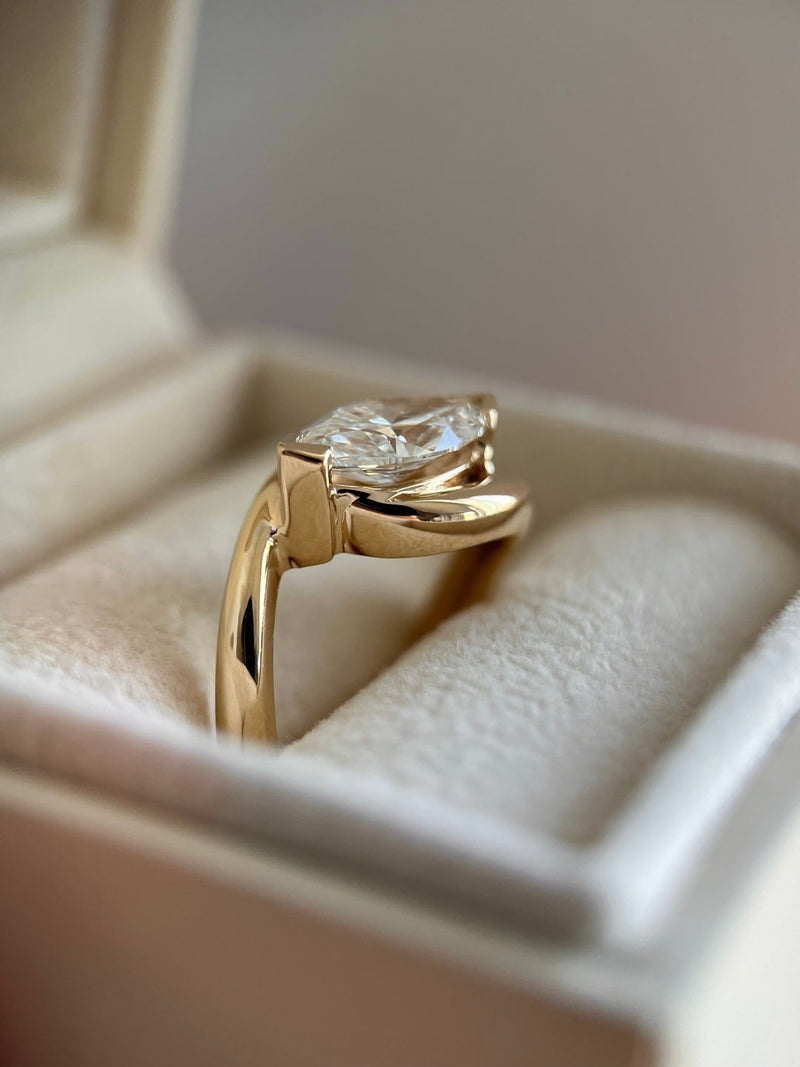 1.0CT-2.0CT Marquise Cut Moissanite Unique Diamond Engagement Ring