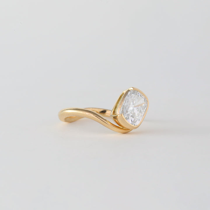 1.50CT-2.50CT Cushion Cut Diamond Unique Curved Engagement Ring