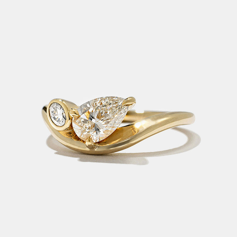 1.0CT-2.0CT Pear & Oval Cut Moissanite Diamond Unique Curved Engagement Ring
