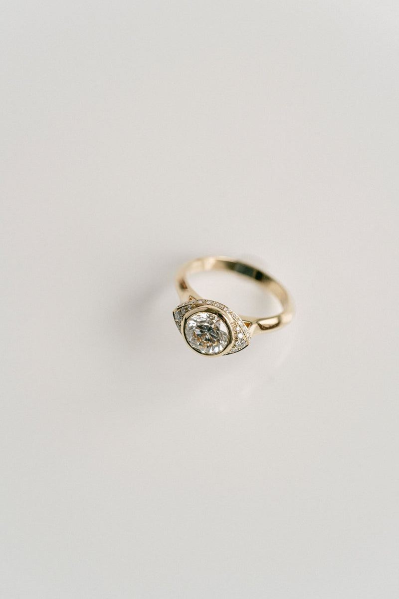 1.50CT-2.50CT Unique Bezel Round Cut Diamond Halo Engagement Ring