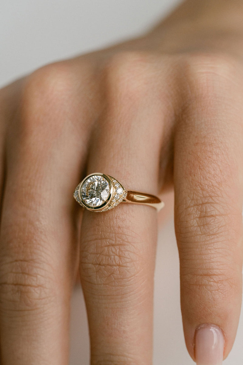1.50CT-2.50CT Unique Bezel Round Cut Diamond Halo Engagement Ring