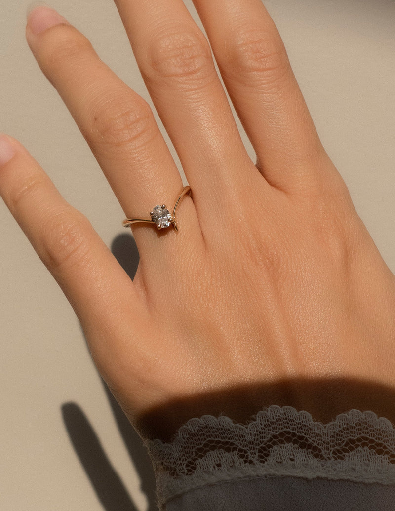1.0CT-2.0CT Oval Cut Moissanite Unique Diamond Engagement Ring