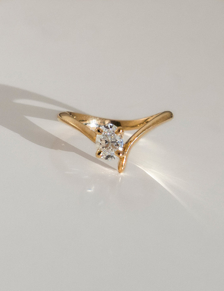 1.0CT-2.0CT Oval Cut Moissanite Unique Diamond Engagement Ring
