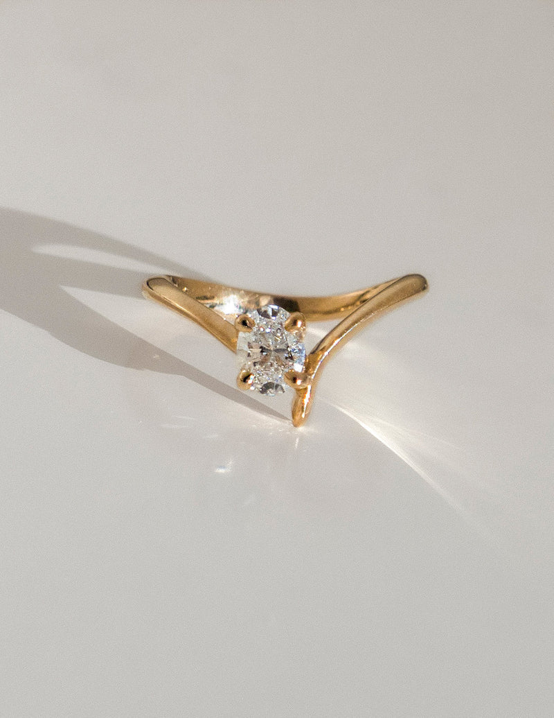 1.0CT-2.0CT Oval Cut Moissanite Unique Diamond Engagement Ring