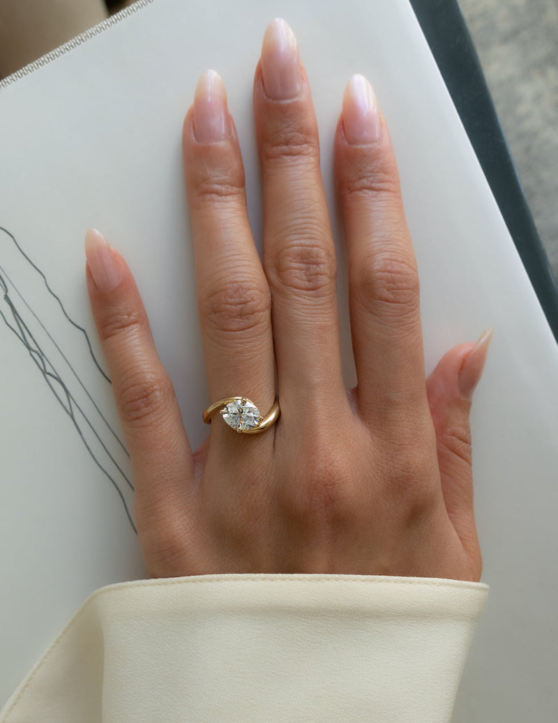 1.0CT-2.0CT Oval Cut Moissanite Diamond Unique Engagement Ring