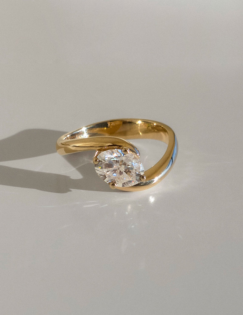1.0CT-2.0CT Oval Cut Moissanite Diamond Unique Engagement Ring