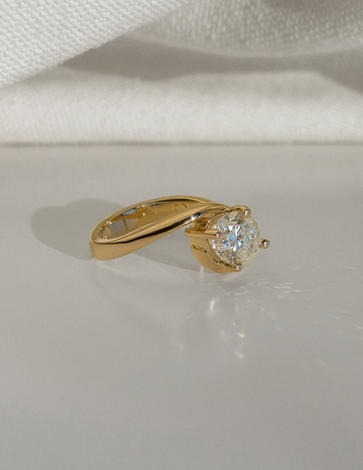 1.0CT-2.0CT Oval Cut Moissanite Diamond Unique Engagement Ring