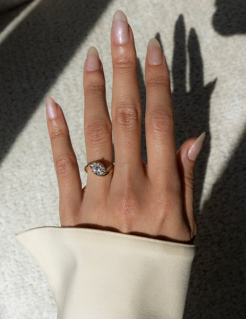 1.0CT-2.0CT Oval Cut Moissanite Diamond Unique Engagement Ring