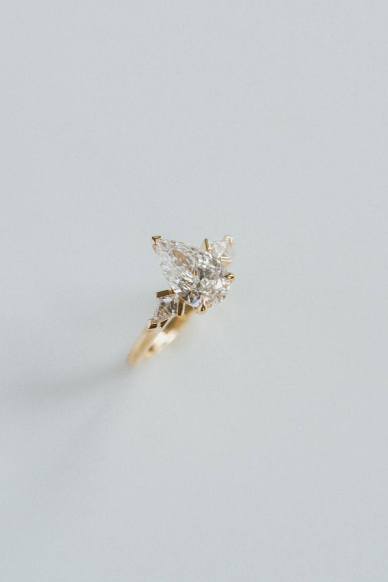 1.50CT-2.50CT Pear Cut Moissanite Unique Three Stone Engagement Ring