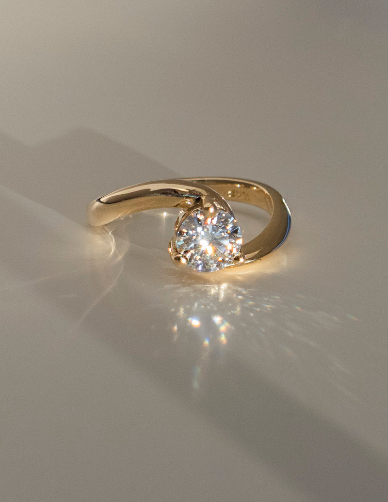 1.0CT-2.0CT Round Cut Moissanite Unique Diamond Engagement Ring