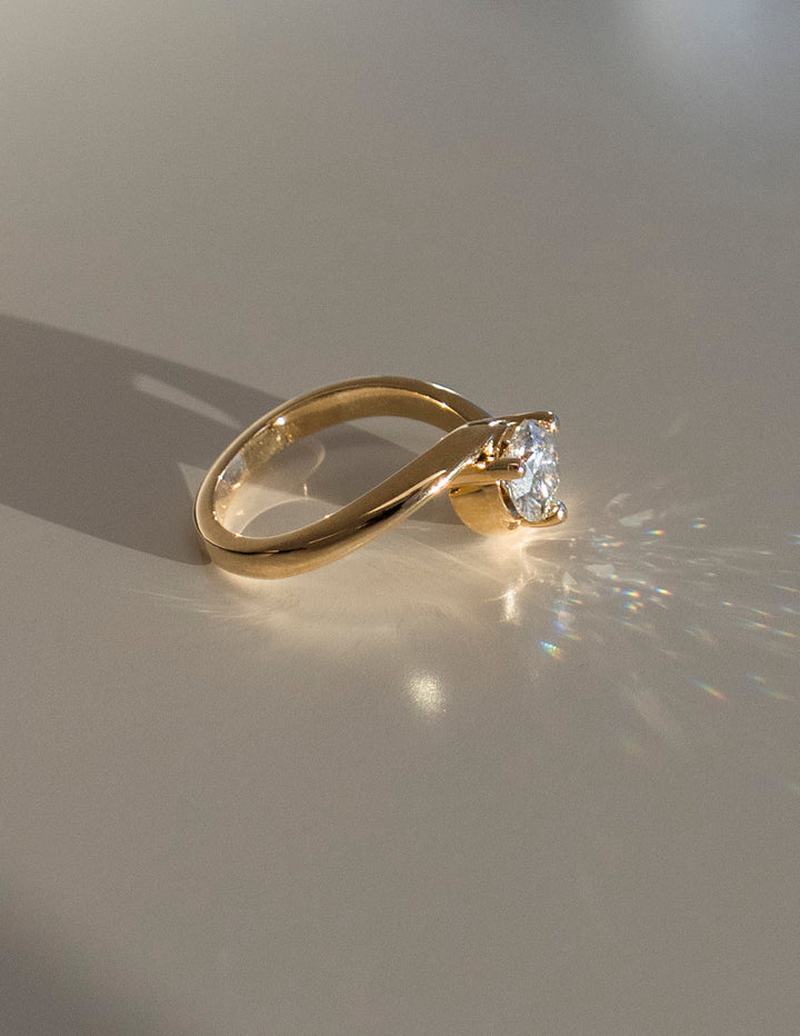 1.0CT-2.0CT Round Cut Moissanite Unique Diamond Engagement Ring