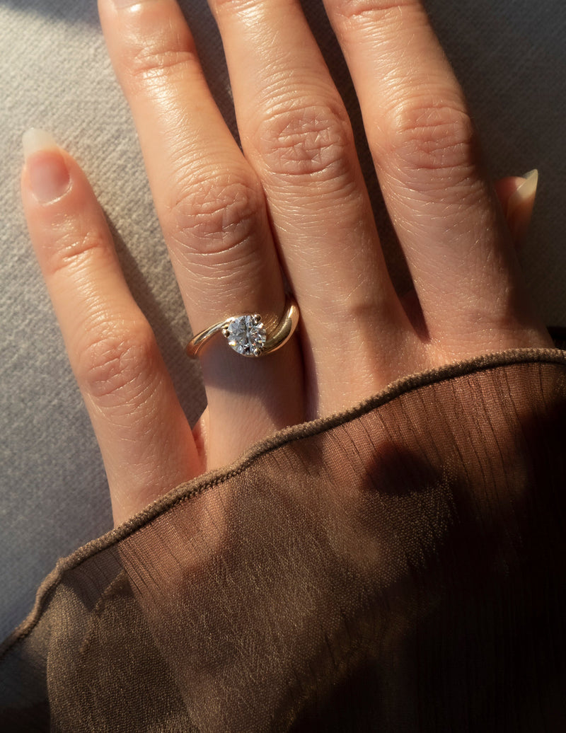1.0CT-2.0CT Round Cut Moissanite Unique Diamond Engagement Ring