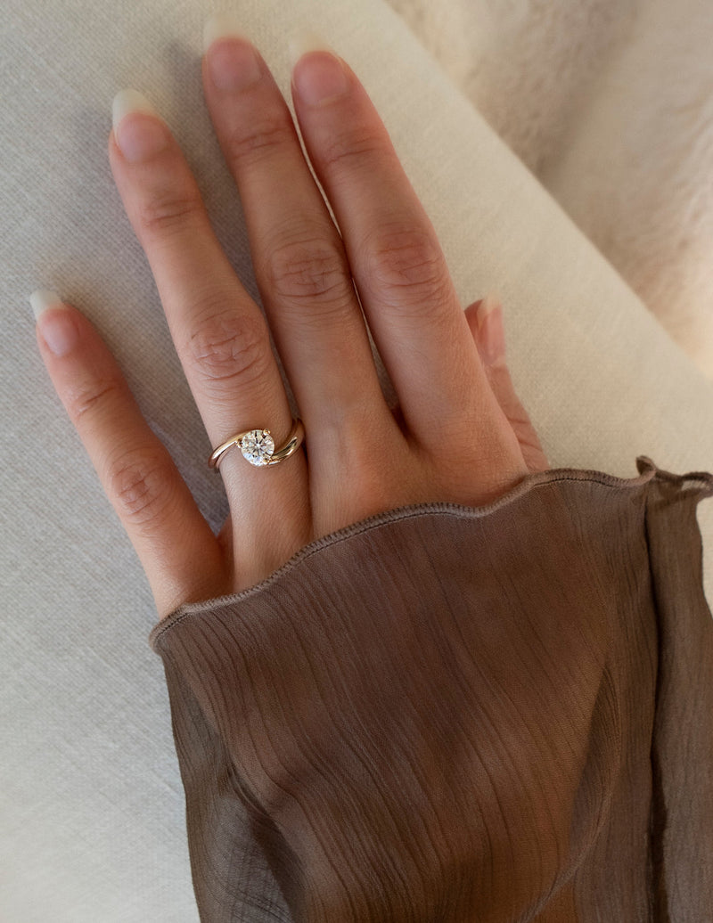 1.0CT-2.0CT Round Cut Moissanite Unique Diamond Engagement Ring