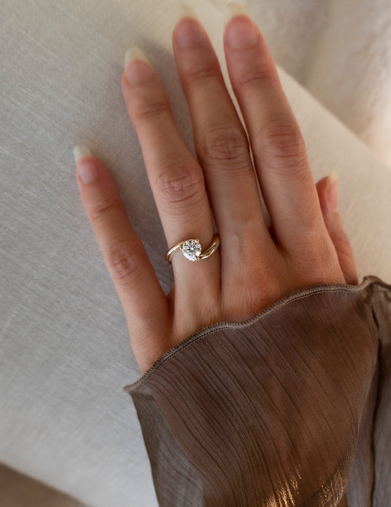 1.0CT-2.0CT Round Cut Moissanite Unique Diamond Engagement Ring