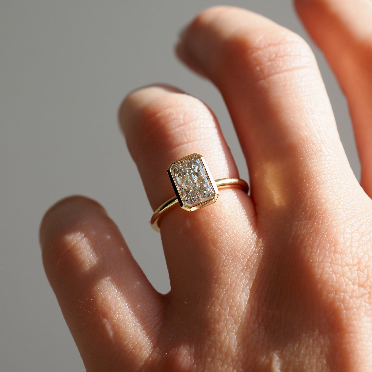 1.50-3.50 CT Radiant CVD Diamond Bezel Engagement Ring