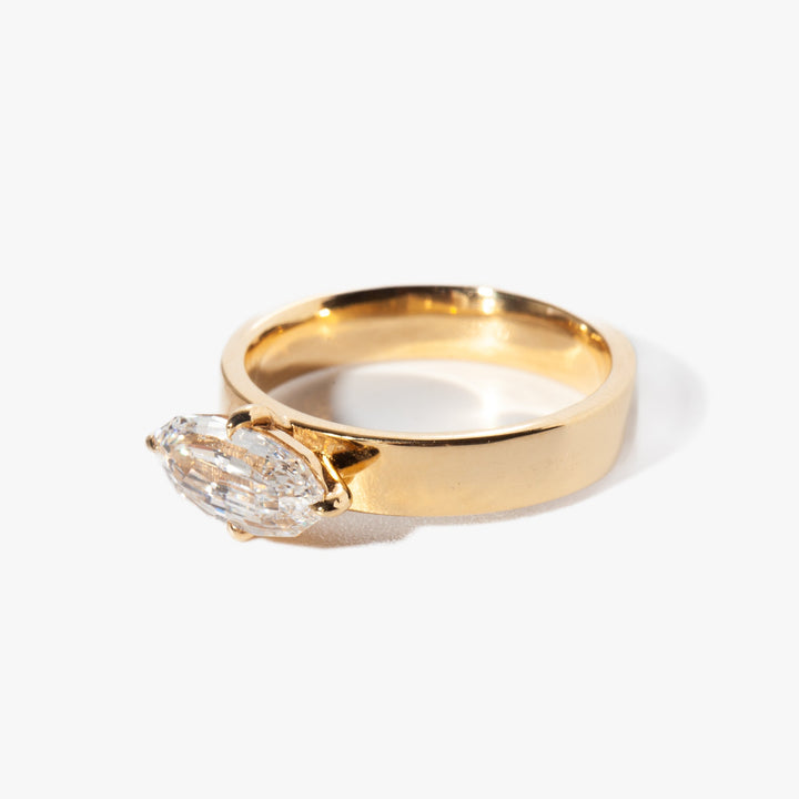 1.0CT-2.0CT Step-cut Oval Moissanite Diamond Engagement Ring