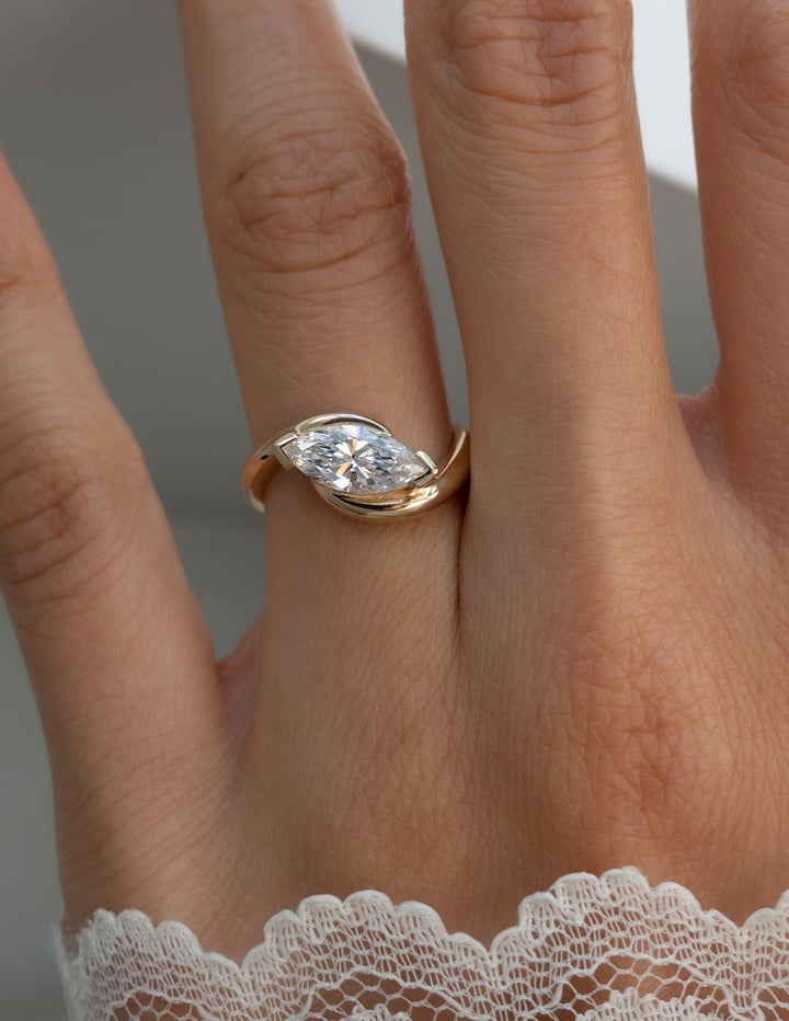 1.0CT-2.0CT Marquise Cut Moissanite Unique Diamond Engagement Ring