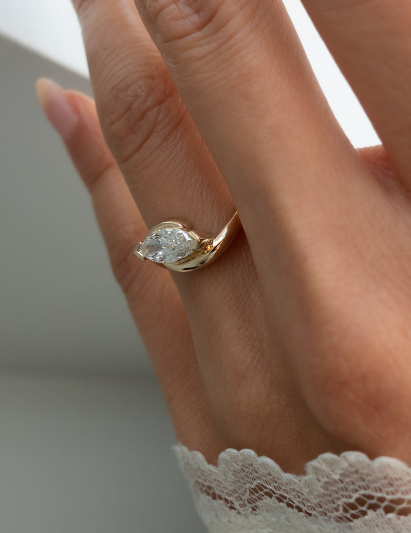 1.0CT-2.0CT Marquise Cut Moissanite Unique Diamond Engagement Ring