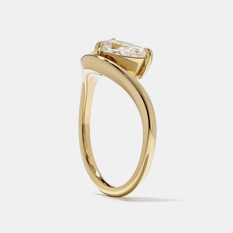 1.0CT-2.0CT Pear & Oval Cut Moissanite Diamond Unique Curved Engagement Ring