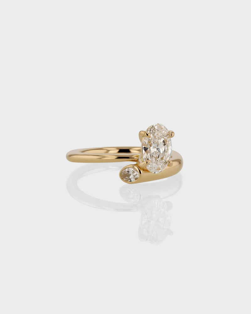 1.0CT-3.0CT Oval Cut Moissanite Diamond Unique Solitaire Engagement Ring