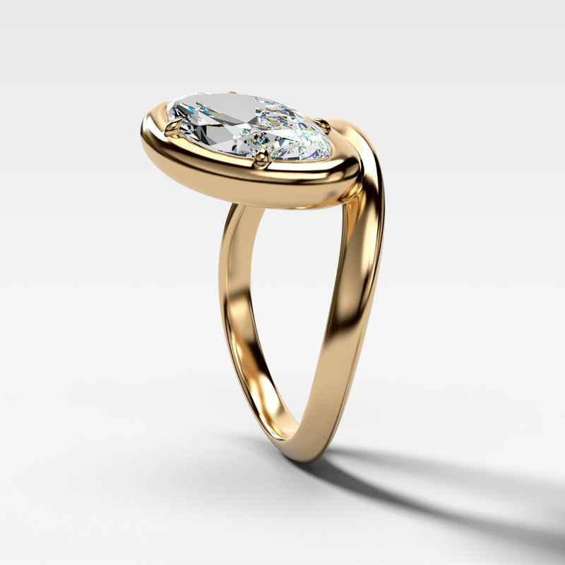 elongated-diamond-ring-curved-band-gold-mercado