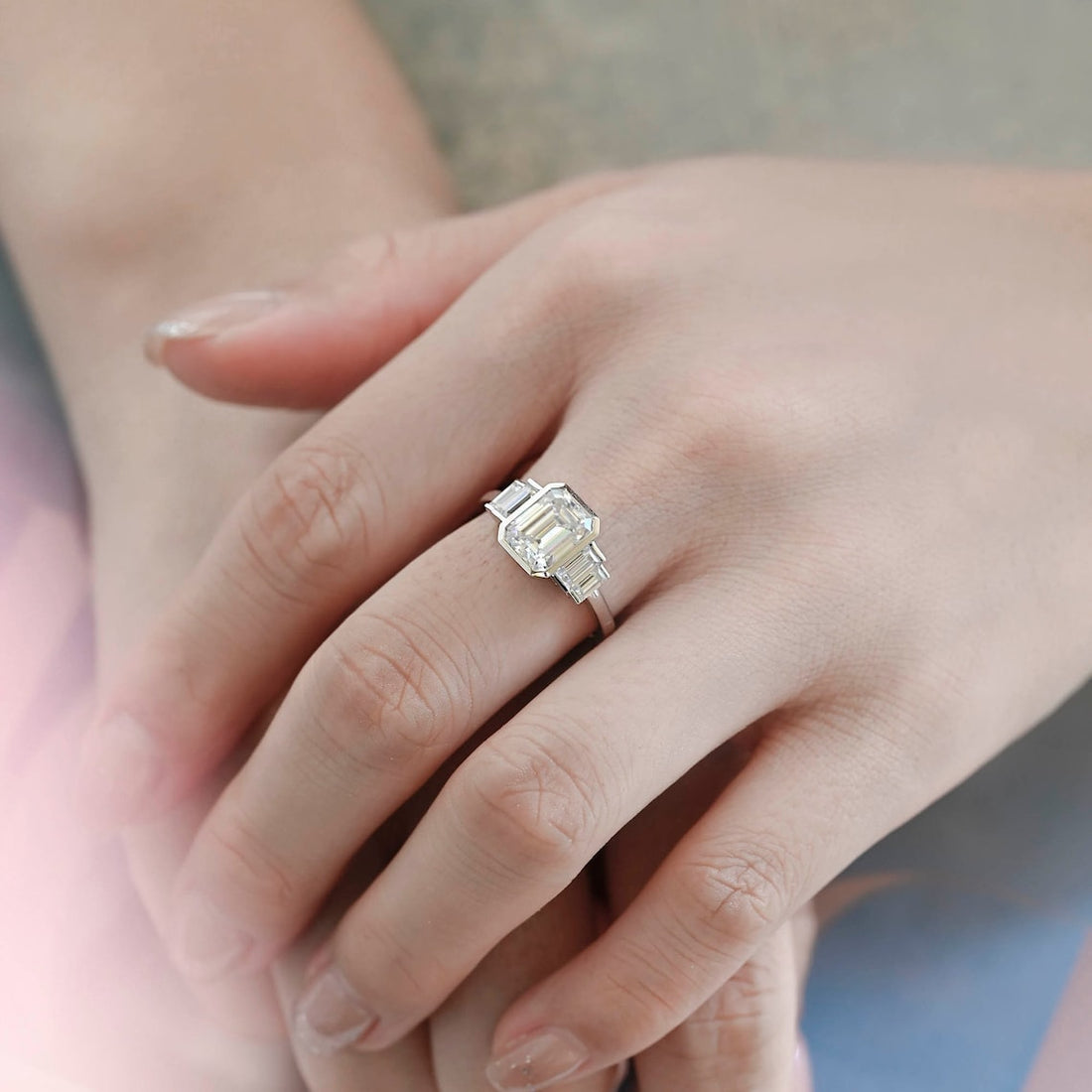 1.0-3.0 CT Emerald E/VS1 CVD Diamond Five Stone Style Engagement Ring
