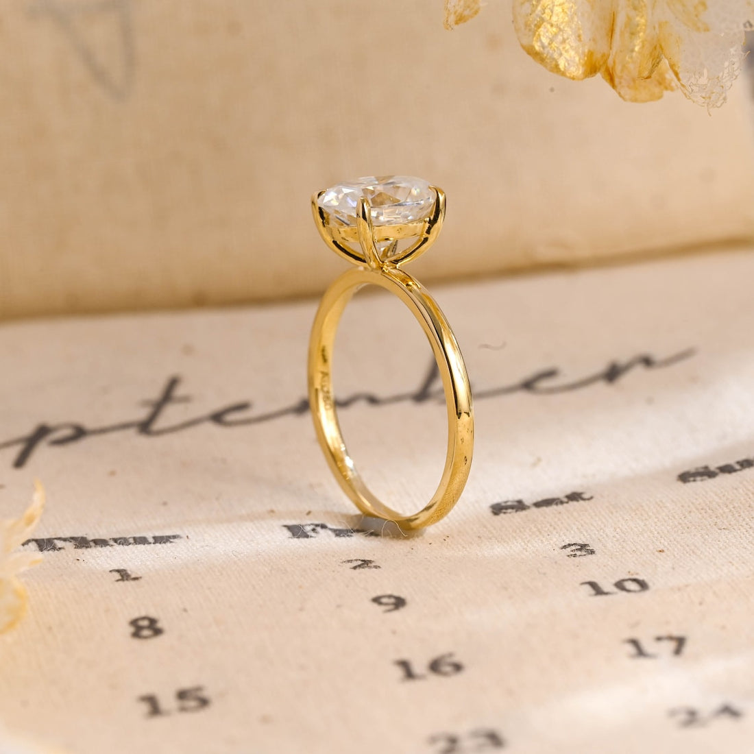 1.0 - 3.0 CT Oval CVD Diamond Solitaire Engagement Ring