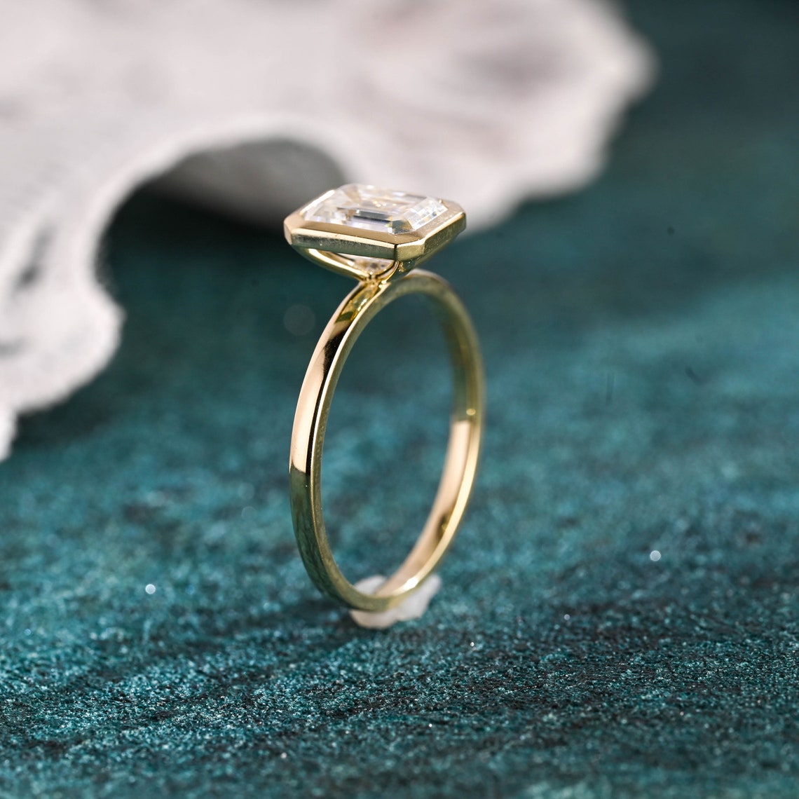 1.0-3.0 CT Emerald CVD Diamond Bezel Solitaire Engagement Ring