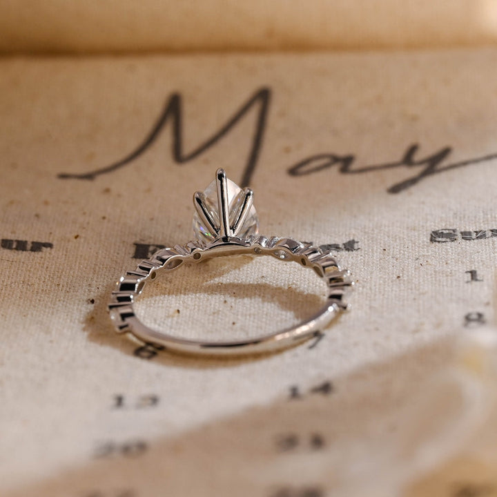 1.0 CT-3.0 CT Pear CVD Diamond Dainty Setting Engagement Ring