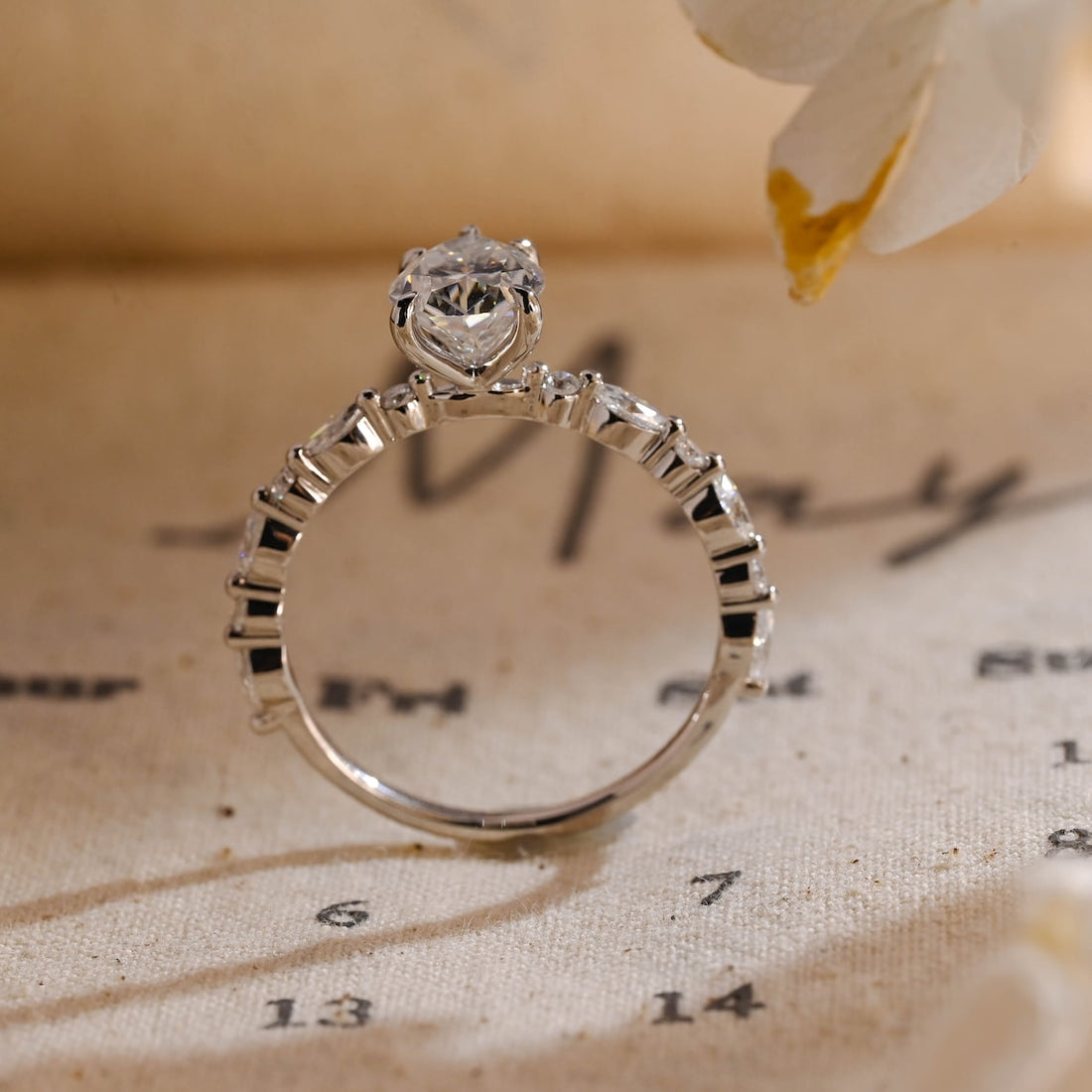 1.0 CT-3.0 CT Pear CVD Diamond Dainty Setting Engagement Ring
