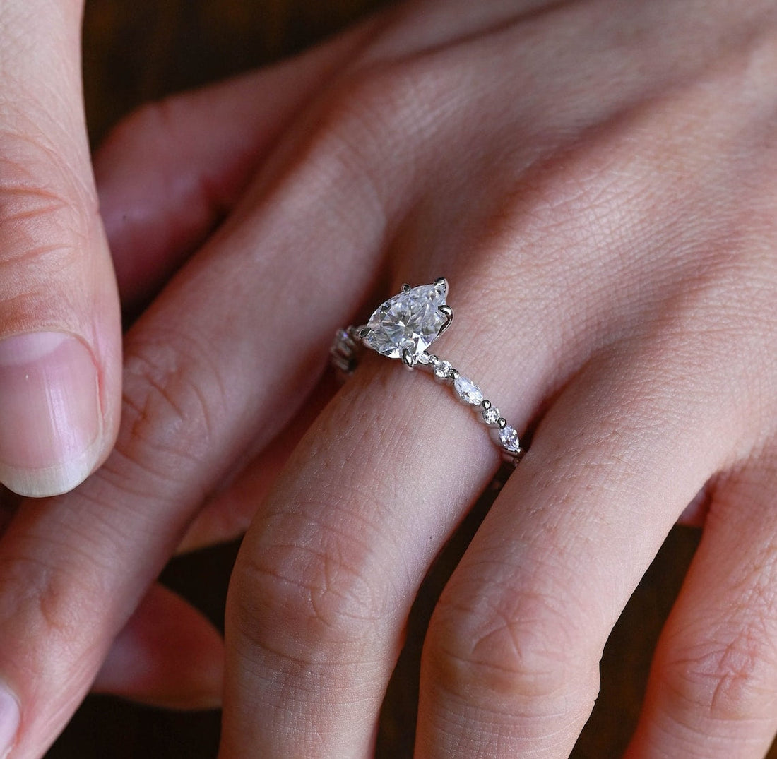 1.0 CT-3.0 CT Pear CVD Diamond Dainty Setting Engagement Ring